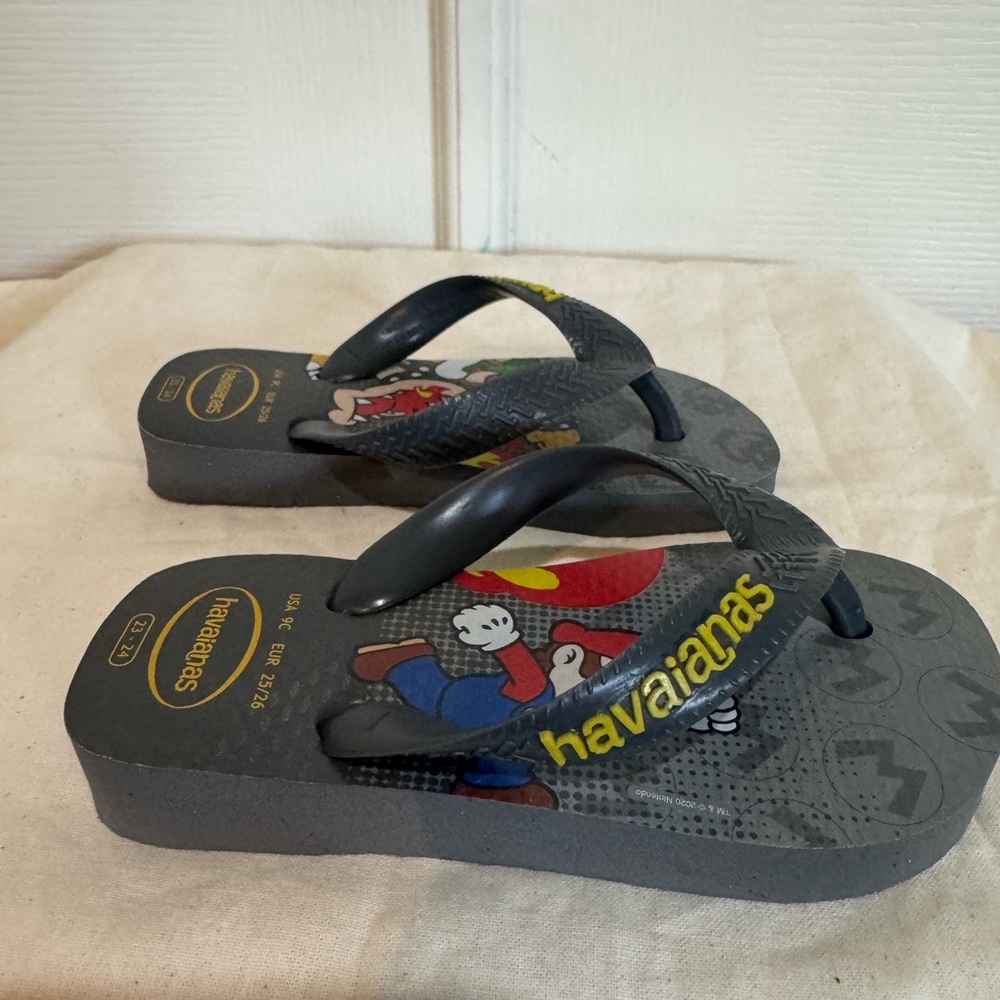 Havaianas Kids Charcoal Mario Brothers Flip Flops Size 9